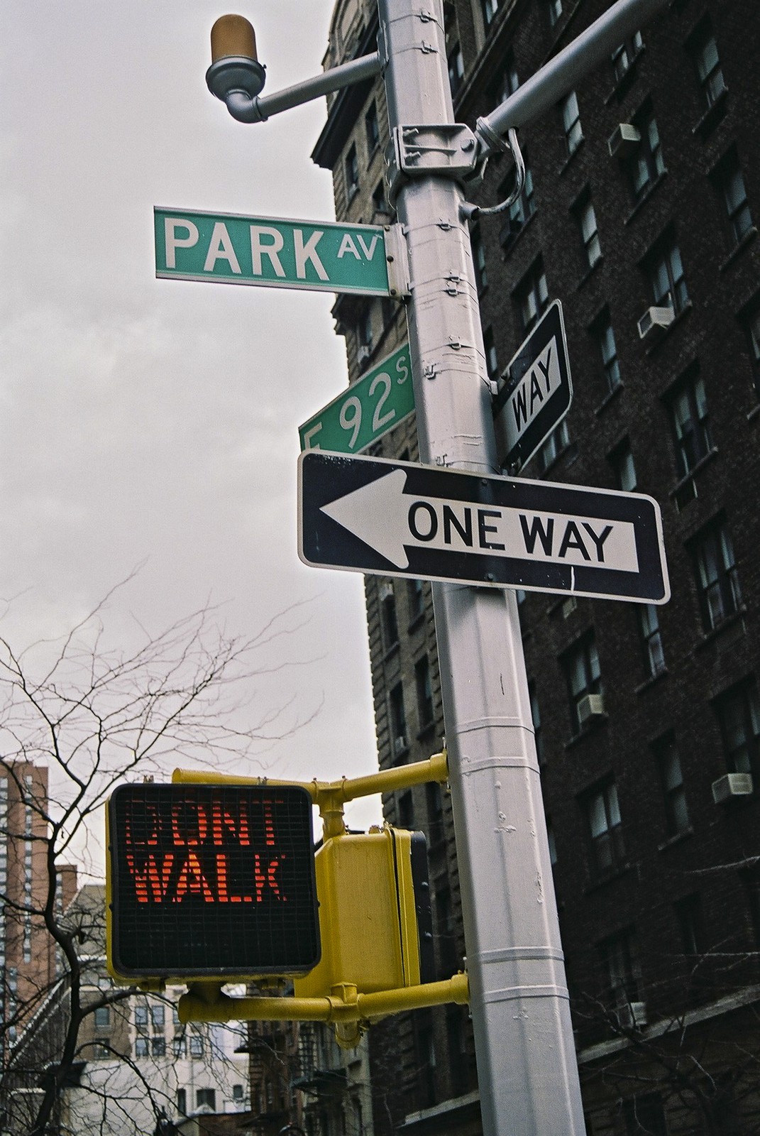 Poteau de signalisation