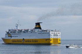 Ferry à l'appareillage
